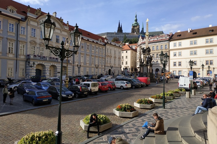 Премьер Чехии призвал граждан не выезжать за рубеж