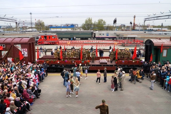 На вокзал Екатеринбурга прибыл ретропоезд