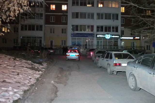 В Екатеринбурге девушка выпала с балкона 4 этажа