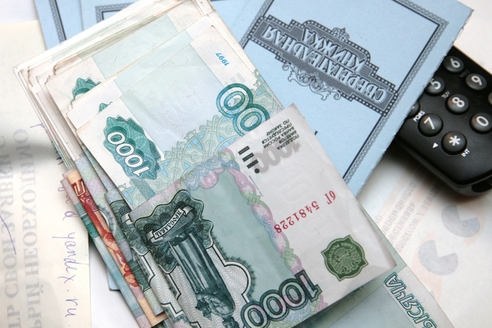 Клиент банка в Сургуте забыл полученные в кассе миллион рублей