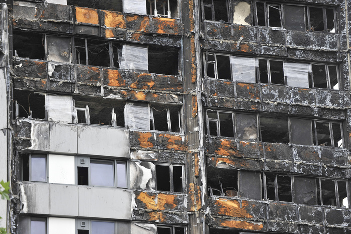 Около 20 выживших при пожаре в лондонской многоэтажке пытались покончить с собой