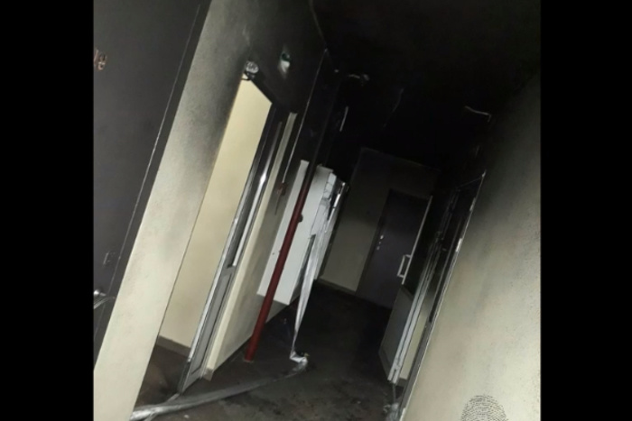 Из-за пожара в лифте из 25-этажки в Екатеринбурге эвакуировали 170 человек