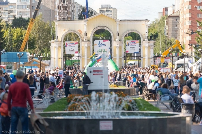 Программа Дня строителя: танцующая техника и «Ласковый май»