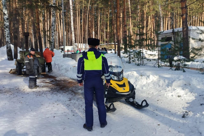 Свердловчанин на снегоходе сбил 25-летнюю девушку