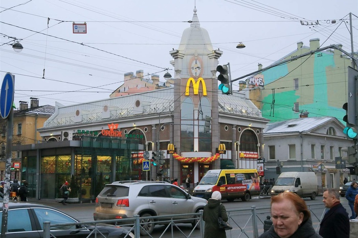 Михалков и Кончаловский создадут конкурента «Макдоналдс»