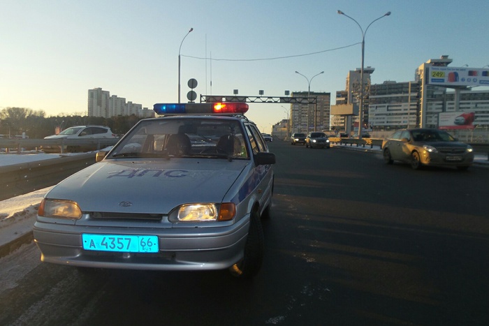 На ремонтируемой трассе Екатеринбург — Курган столкнулись 7 автомобилей