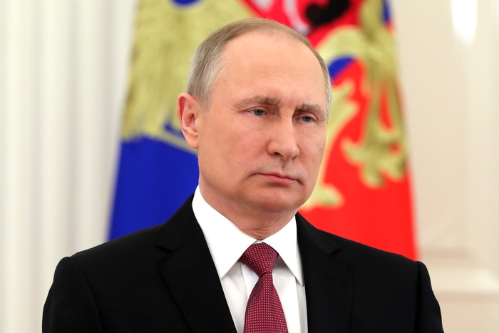 Путин переключился с внешней политики на внутренние проблемы, объявил Песков