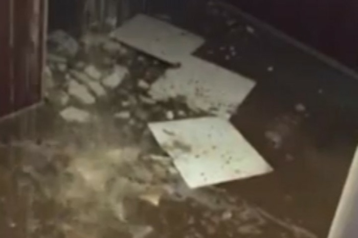 Свердловское отделение полиции затопило кипятком — видео