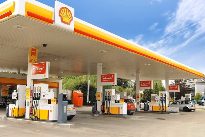 Shell продала ЛУКОЙЛу свои заправки в России