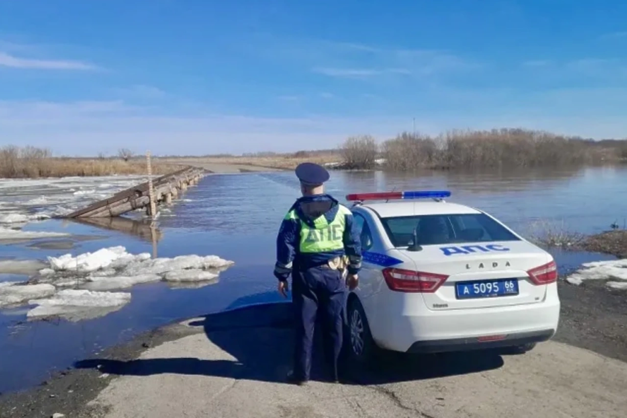 Обращение к автолюбителям и байкерам выпустила Госавтоинспекция в Свердловской области