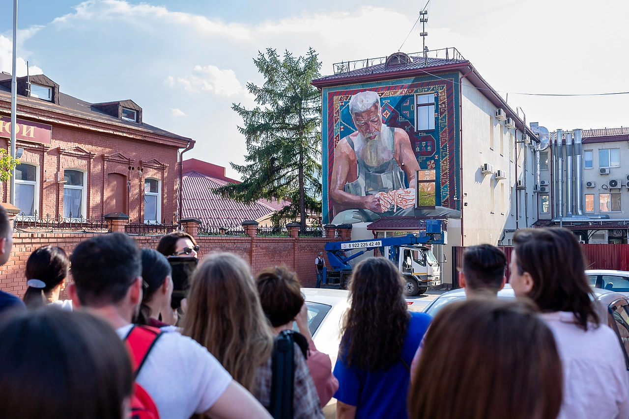 «Стенограффия» выпустила аудиогид, который проводит туристов и горожан по арт-объектам