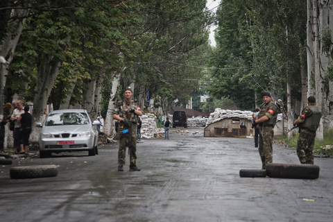 Порошенко приравнял карателей на востоке Украины к ветеранам ВОВ