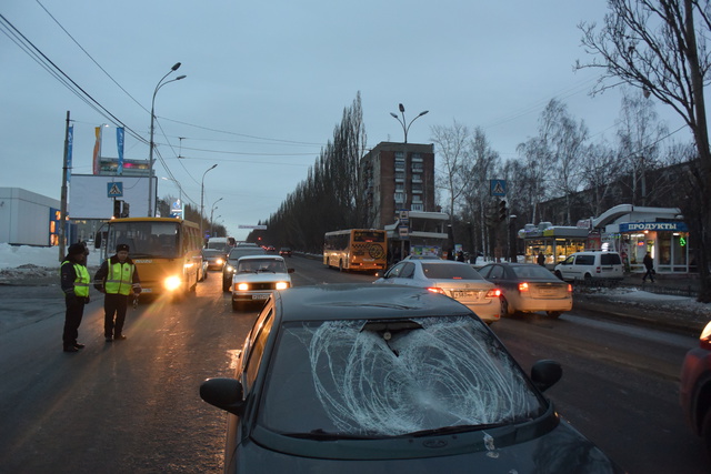 Водитель ВАЗ-2110 покалечил женщину на пешеходном переходе в Екатеринбурге