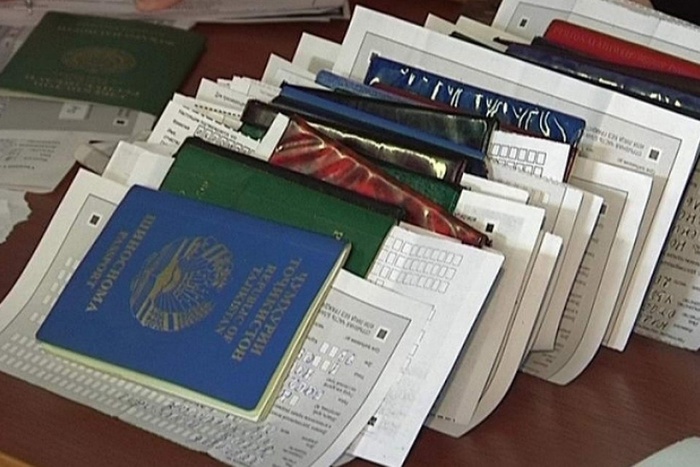 В России сняли с учета почти 70 тысяч мигрантов