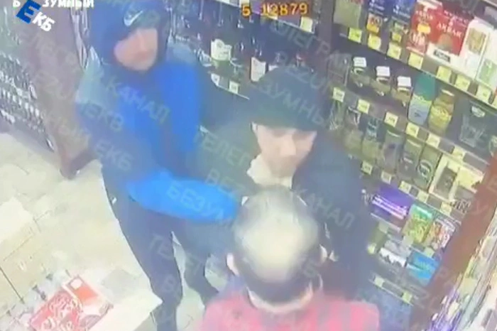 На Эльмаше двое мужчин избили сотрудника «Красное и Белое»