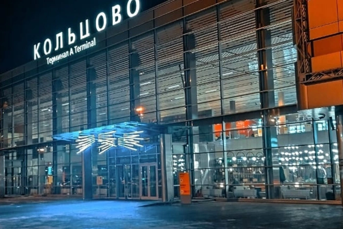 Дебоширы с рейса «Уральских авиалиний» устроили драку в Кольцово