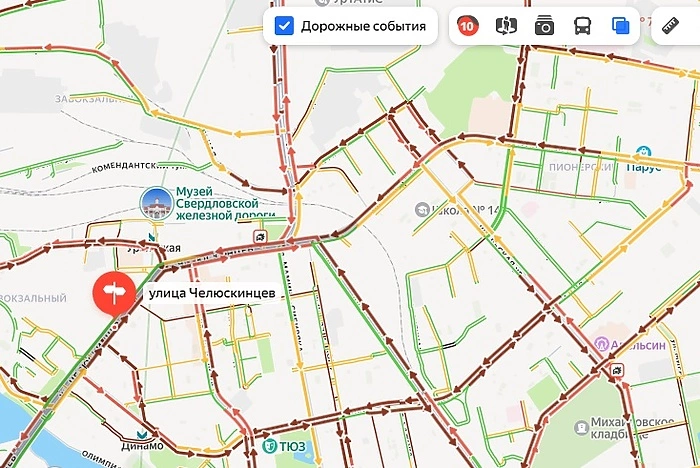 Центр Екатеринбура встал в 10-балльные пробки