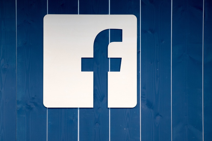 Facebook изменит логотип