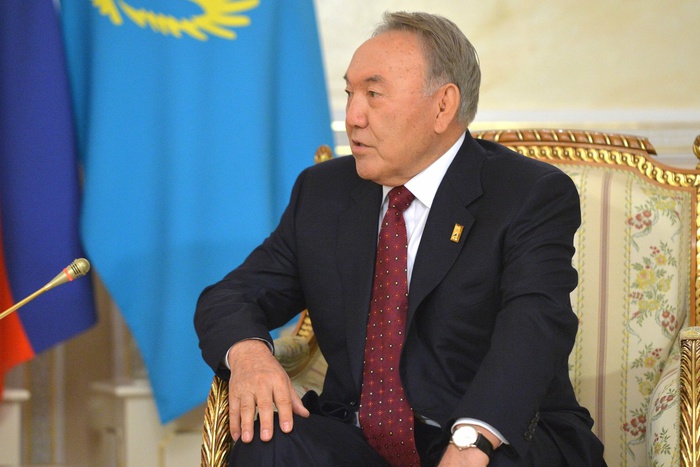 Назарбаев рассказал Путину о готовности Порошенко к компромиссам