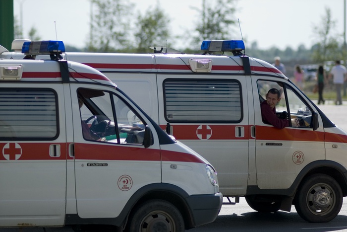В Екатеринбурге фельдшер скорой помощи ударил пожилую пациентку