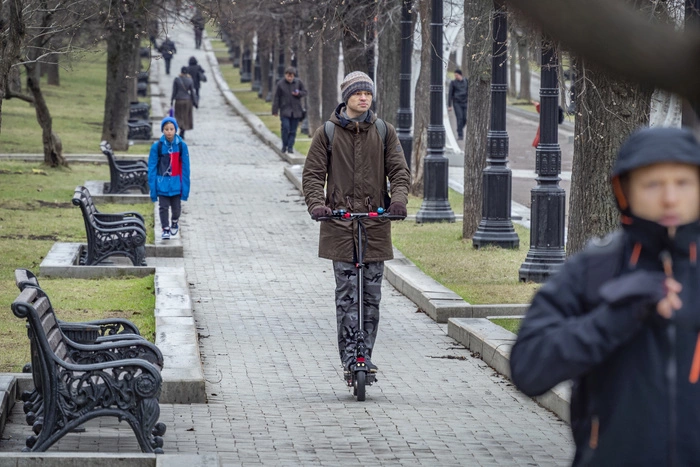 Минтранс разработал регламент езды на электросамокатах и роликовых коньках