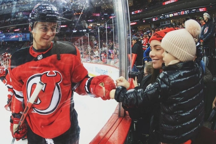 «Нью-Джерси» выставил российского хоккеиста Гусева на драфт отказов