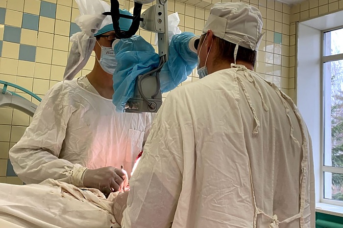 Свердловские медики буквально собрали мужчине череп после страшной аварии (ФОТО)