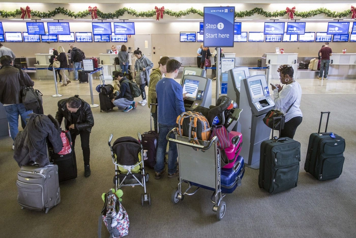 Видео с вытащенным из самолета пассажиром возмутило 120 миллионов китайцев