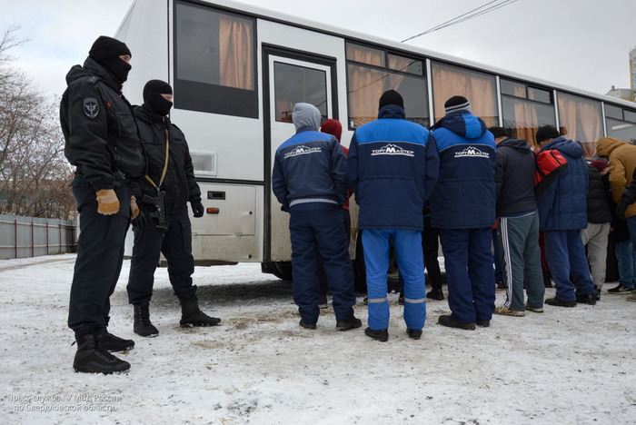 Свердловские полицейские выявили нарушения миграционного закона