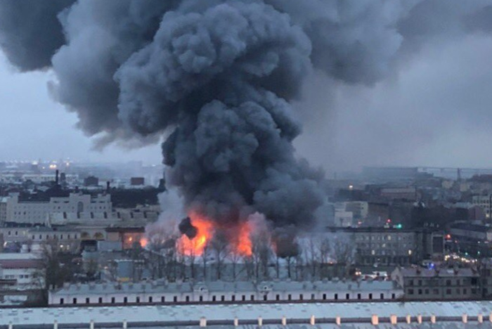 В Санкт-Петербурге горел супермаркет «Лента»