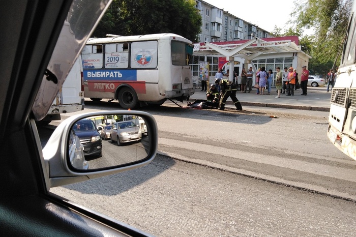 В Челябинске автокран протаранил три маршрутки, есть погибшие