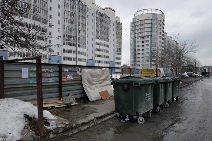 Мусорный коллапс из-за длительных морозов начался в одном из свердловских городов