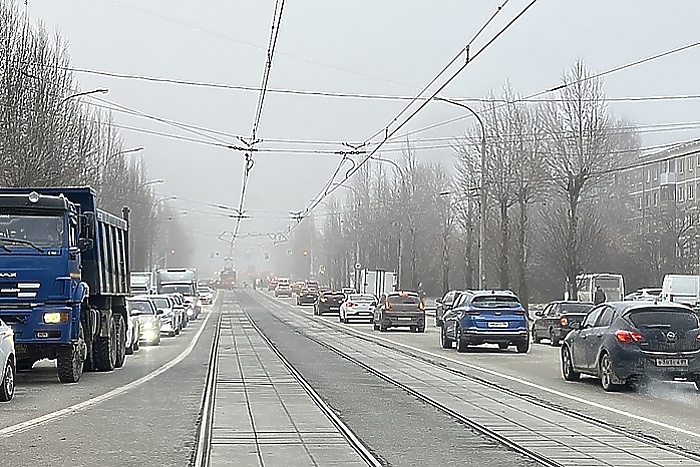 «Вагон сдох»: на Радищева замёрз трамвай