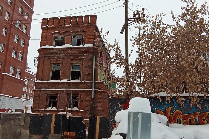 Снос исторического здания на улице Розы Люксембург в Екатеринбурге начали 8 марта