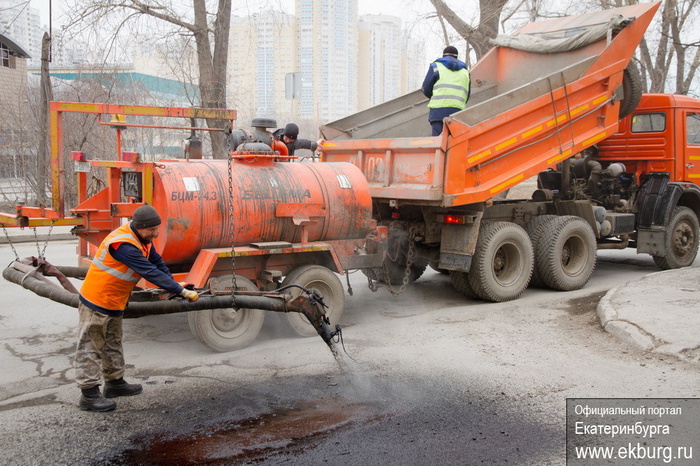 На «заплатки» для дорог Екатеринбурга ушло 40 тонн холодного асфальта