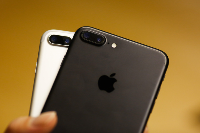 Полицейский присвоил два iPhone, дождавшись закрытия уголовных дел об их краже