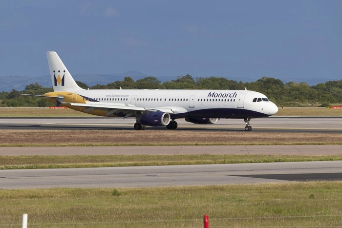 Одна из старейших авиакомпаний Британии потерпела крах: 300 тысяч пострадавших