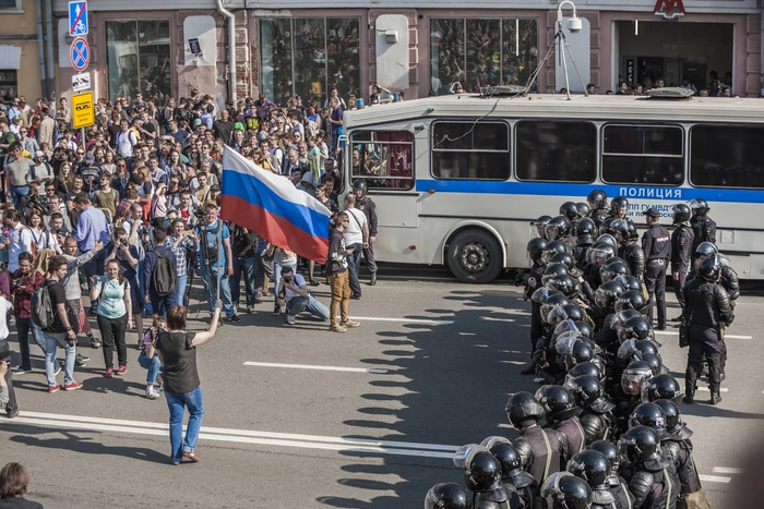 Политолог Перла предсказал на 2019 год массовые социальные взрывы