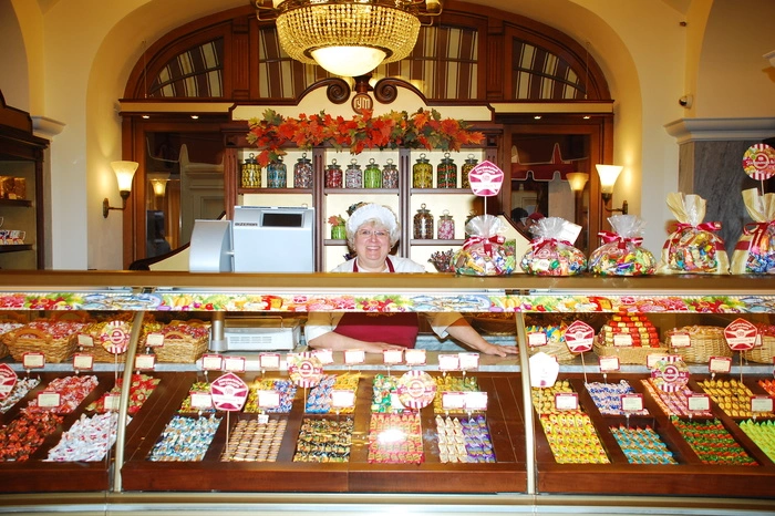 Лифтеры и продавцы: на кого предлагают учиться предпенсионерам Екатеринбурга