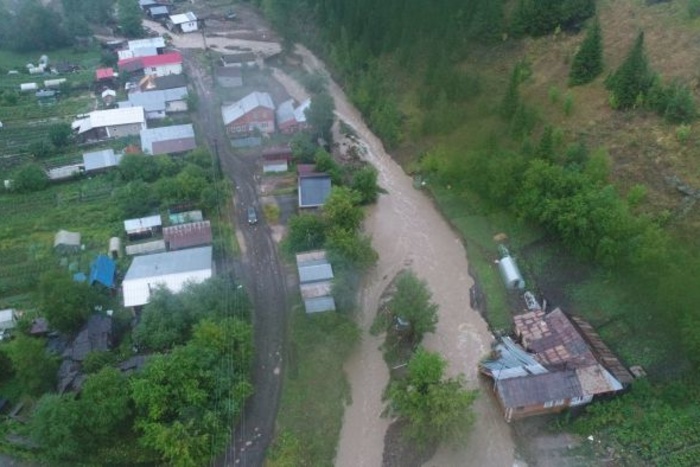 Свердловский губернатор Куйвашев посетит Нижние Серги, где от потопа пострадали 550 человек