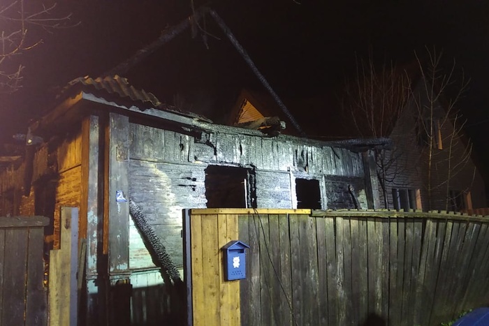 Пятеро детей и двое взрослых погибли при пожаре в частном доме