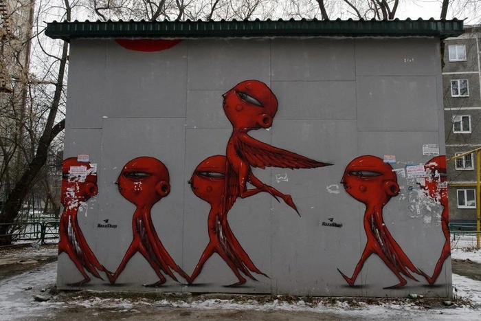 «Тронете гнездо, будете прокляты». На Уралмаше жилой дом заселили птицы