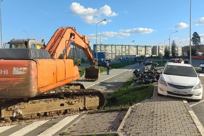 Водитель экскаватора, смявший авто в Верхней Пышме до состояния консервной банки, не получал прав