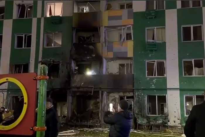 Семь человек ранены после попадания БПЛА в многоэтажку в Твери