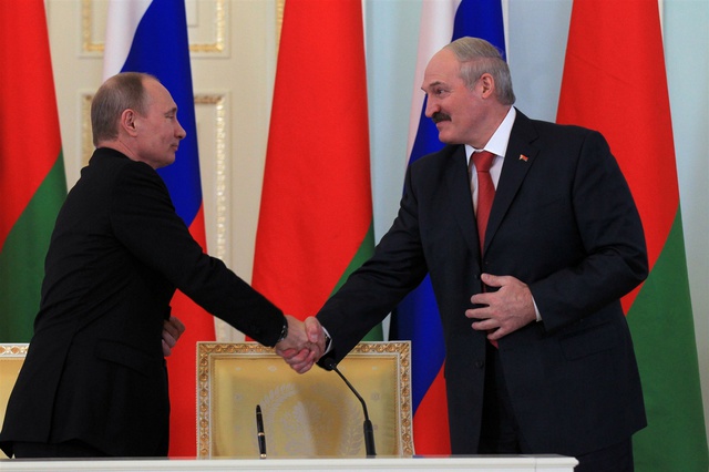 Путин вручил Лукашенко орден Александра Невского