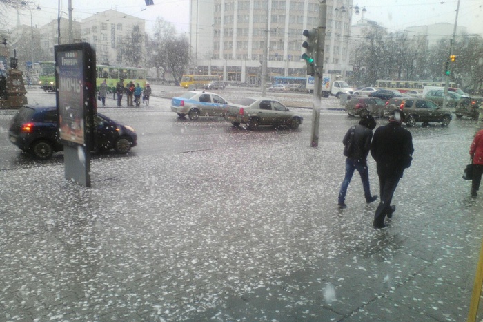 ГИБДД Екатеринбурга распространила предупреждение в связи с ухудшением погоды