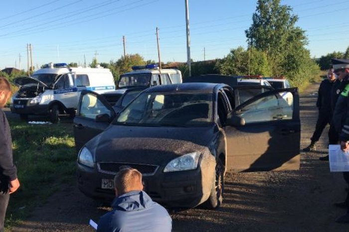 В Екатеринбурге ГИБДД задержала пьяного водителя, который угнал чужую машину и сбил на ней человека