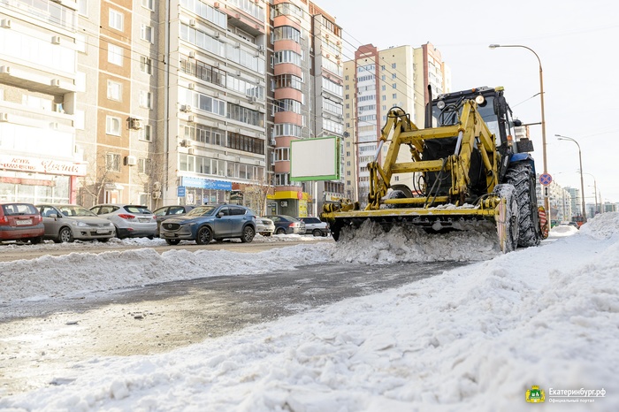 В Екатеринбурге управляющую компанию оштрафовали за неубранный снег
