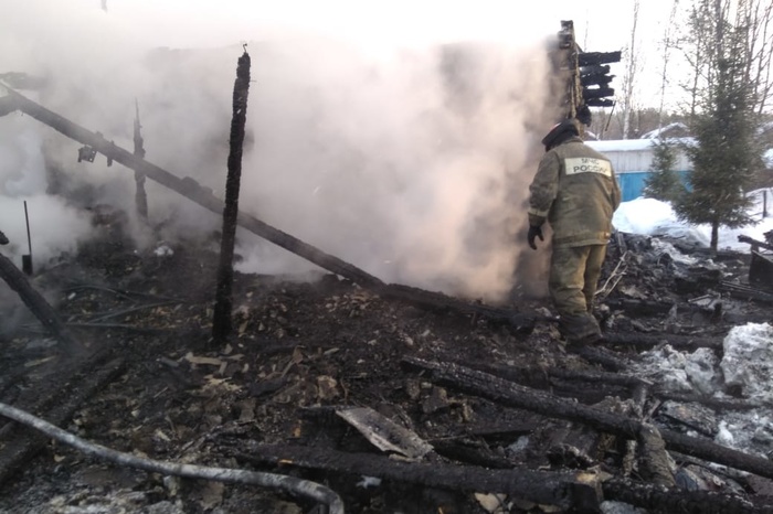 Решил отомстить: в Екатеринбурге подросток поджёг частный дом