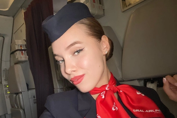 Бортпроводница «Уральских авиалиний» попала в топ самых красивых стюардесс страны — фото